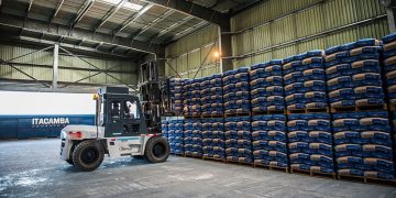 Yacuses celebra nueve años impulsando la producción de cemento en Bolivia