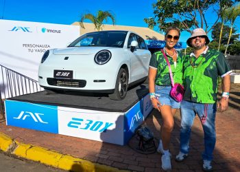 Siente la energía del JAC E30X en Magnitud Carnavalera 2026: movilidad eléctrica y diversión segura